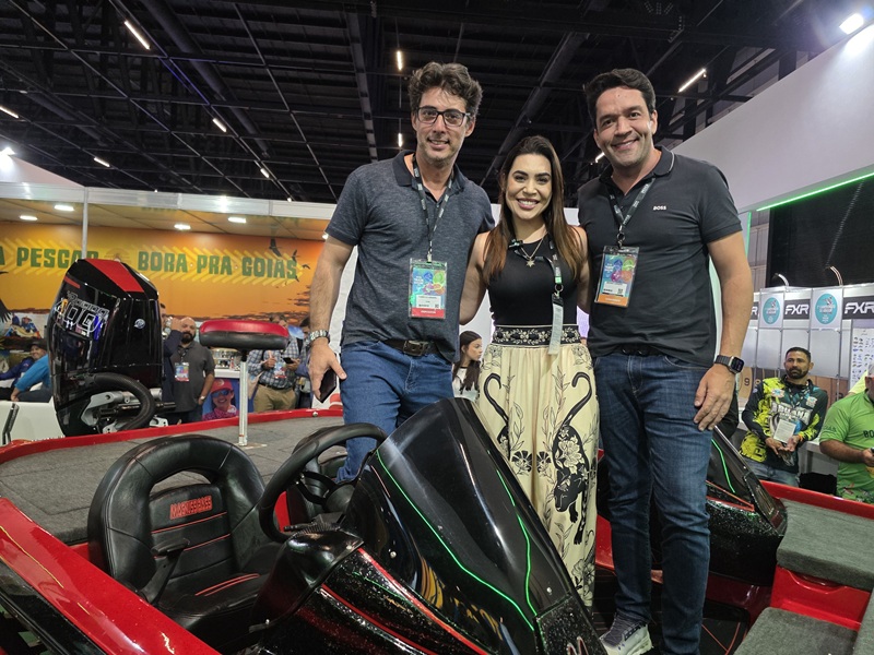 Imagem JPG, Naiara Azevedo agita a Feira da Pesca e canta o hit 