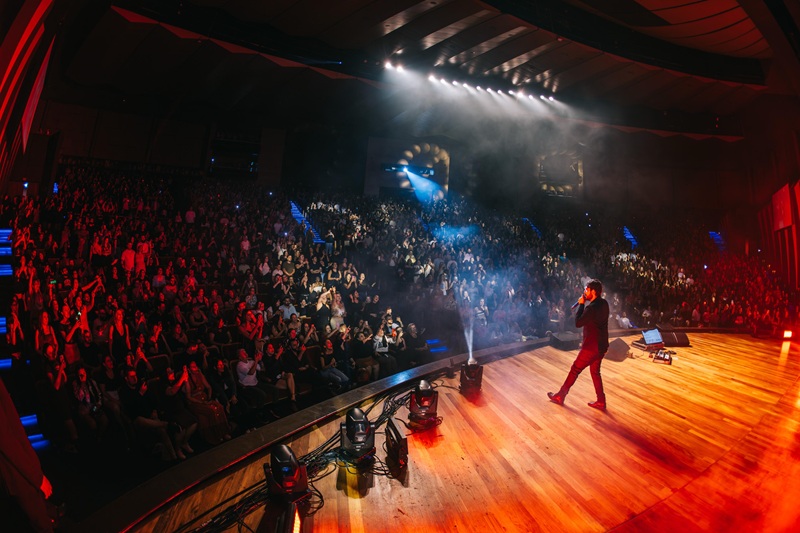 Imagem JPG, Gustavo Mioto esgota ingressos em show intimista em Curitiba e anuncia novo projeto de turnê teatral
