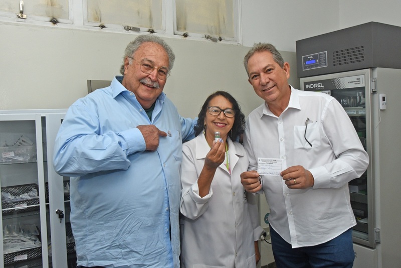 Imagem JPG, Odair e Mussa se vacinam contra gripe