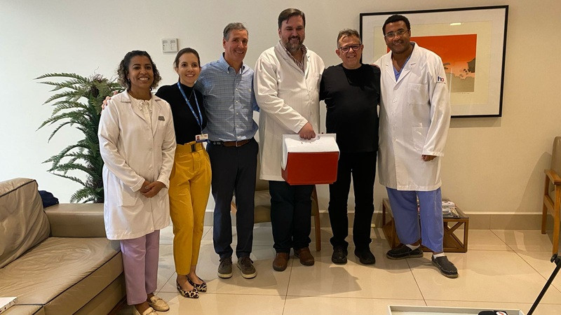 Da esquerda para direita: Ana Maria Batista da Silva , gerente de enfermagem; Fernanda Zabeu gerente administrativa do Hospital Nossa Senhora; Leonardo Mello , empresário e piloto do helicóptero que atendeu chamado do TransplantAR, dr Caio Gullo, cirurgiã ()