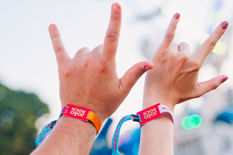 Imagem JPG, João Rock inicia pré-carga das pulseiras multifuncionais