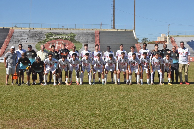 Imagem JPG, Odair Silva dá pontapé inicial no jogo entre BEC e Palmeiras pelo Paulista Sub-17