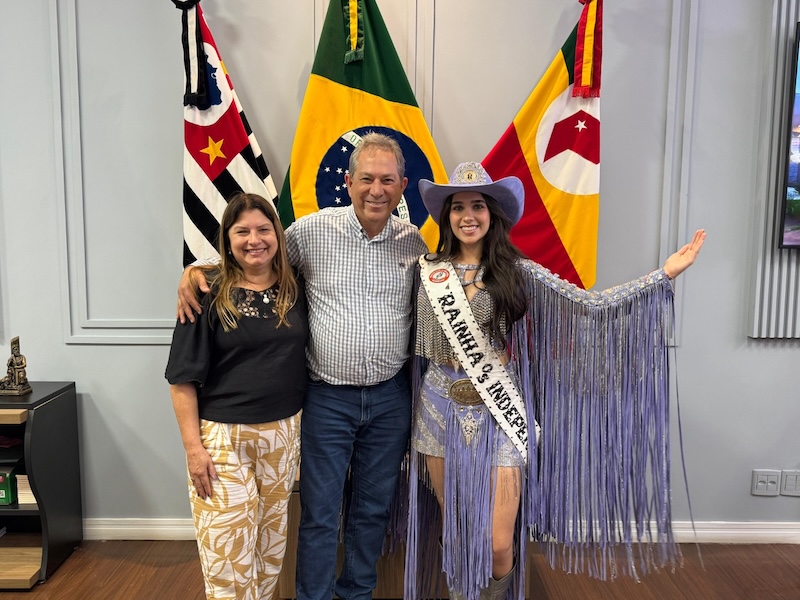 Imagem JPG, Prefeito Odair Silva recebe visita da Rainha da 70ª Festa do Peão de Barretos