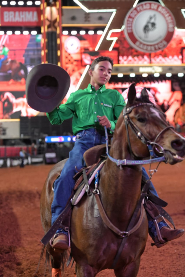 Adryan Gabriel Ferreira Bigi, competidor da categoria Jovem A dos Três Tambores (André Monteiro)
