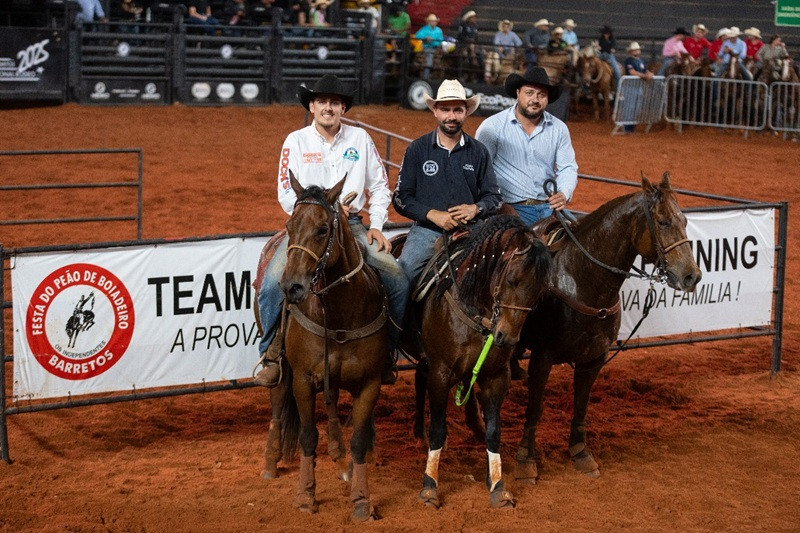 Na Soma 11 do Team Penning, os melhores competidores foram João Vitor da Silva, Adriano Benvindo Pires e Claudomiro Rocha Neto  (André Monteiro)