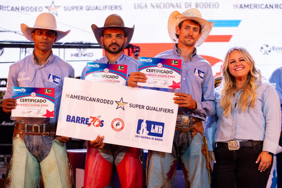 Competidores que conquistaram de 2º ao 4º lugar na final da LNR em Barretos (André Monteiro)