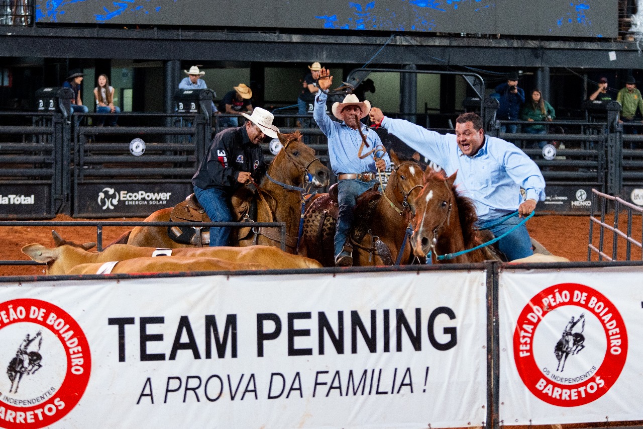 Trios se classificam para as finais do Team Penning