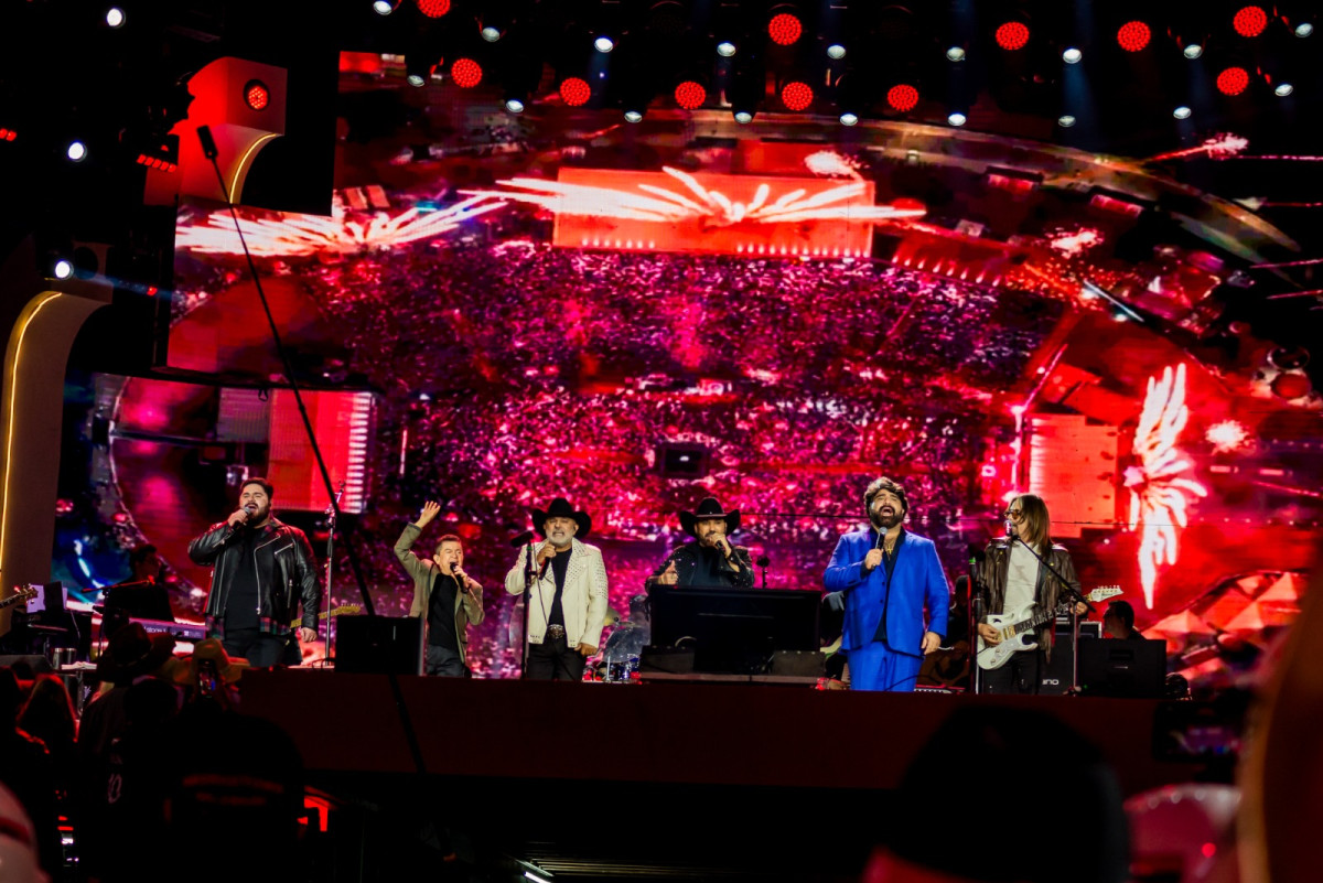 “Show Barretão 70tão”, que reuniu as lendas do sertanejo: Rionegro & Solimões, Cesar Menotti & Fabiano e Edson & Hudson (Thais Ministro)